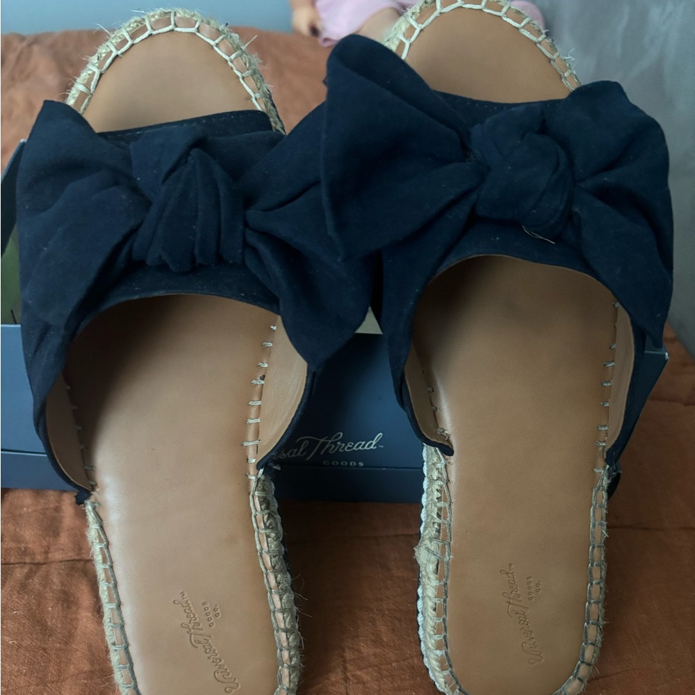 Summer bow detail slides